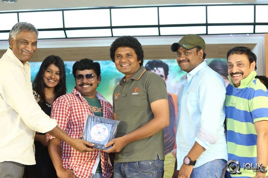 Hrudaya-Kaleyam-Movie-Platinum-Disc-Functiion